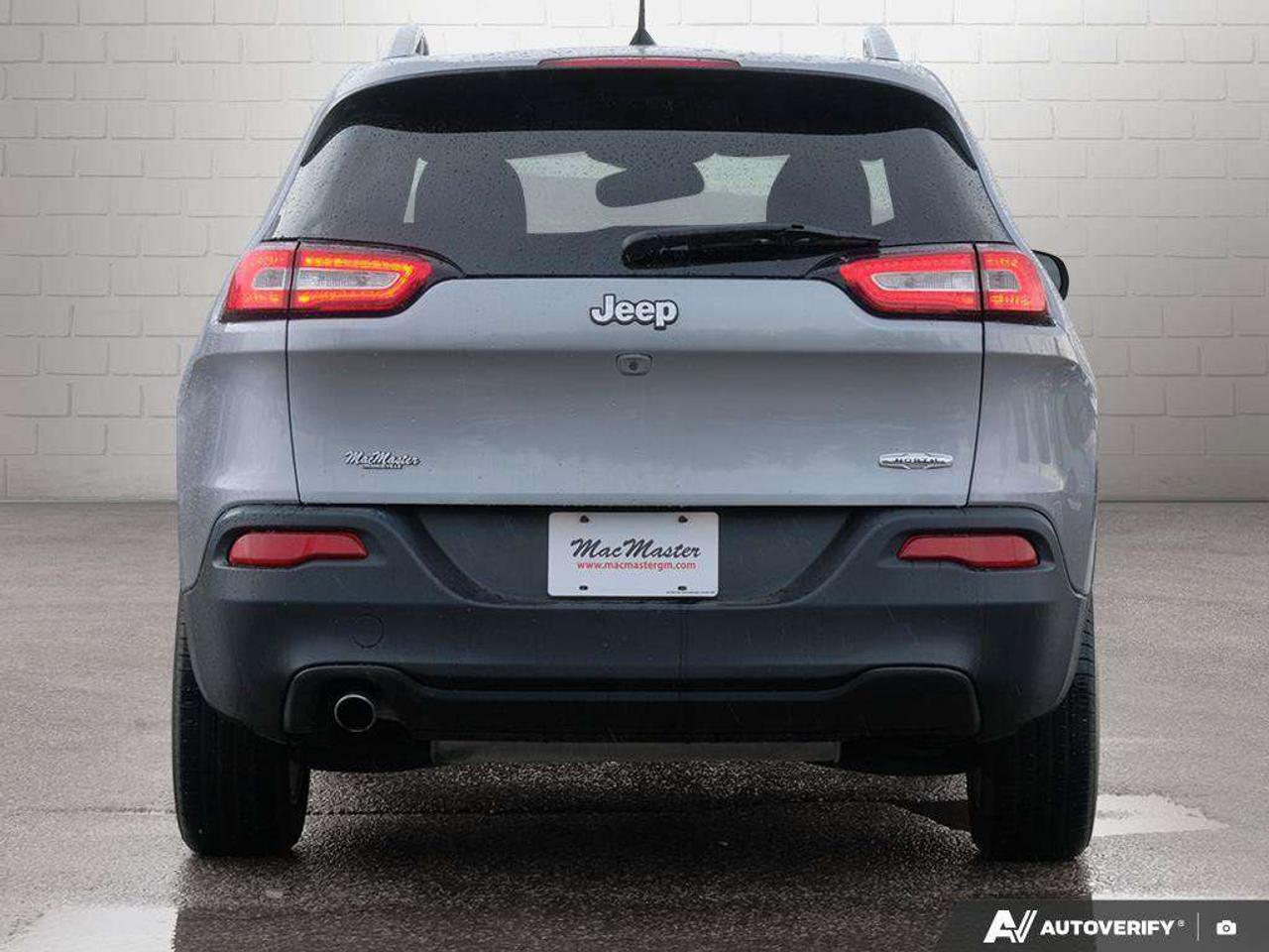 2018 Jeep Cherokee LATITUDE, 2.4L 4-CYLINDER, FWD, CLOTH, ASTRADED CERTIFIED! Photo3