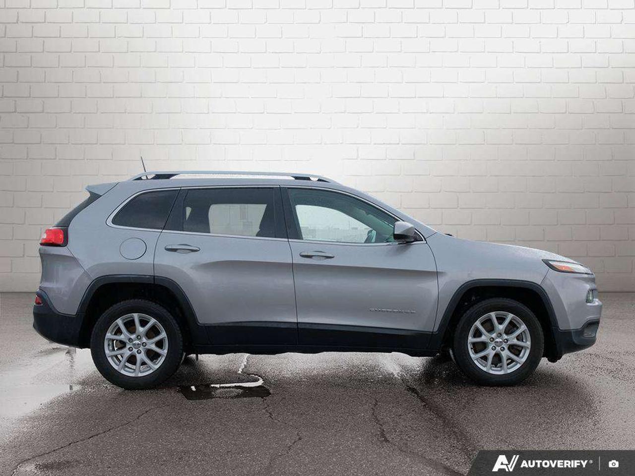2018 Jeep Cherokee LATITUDE, 2.4L 4-CYLINDER, FWD, CLOTH, ASTRADED CERTIFIED! Photo