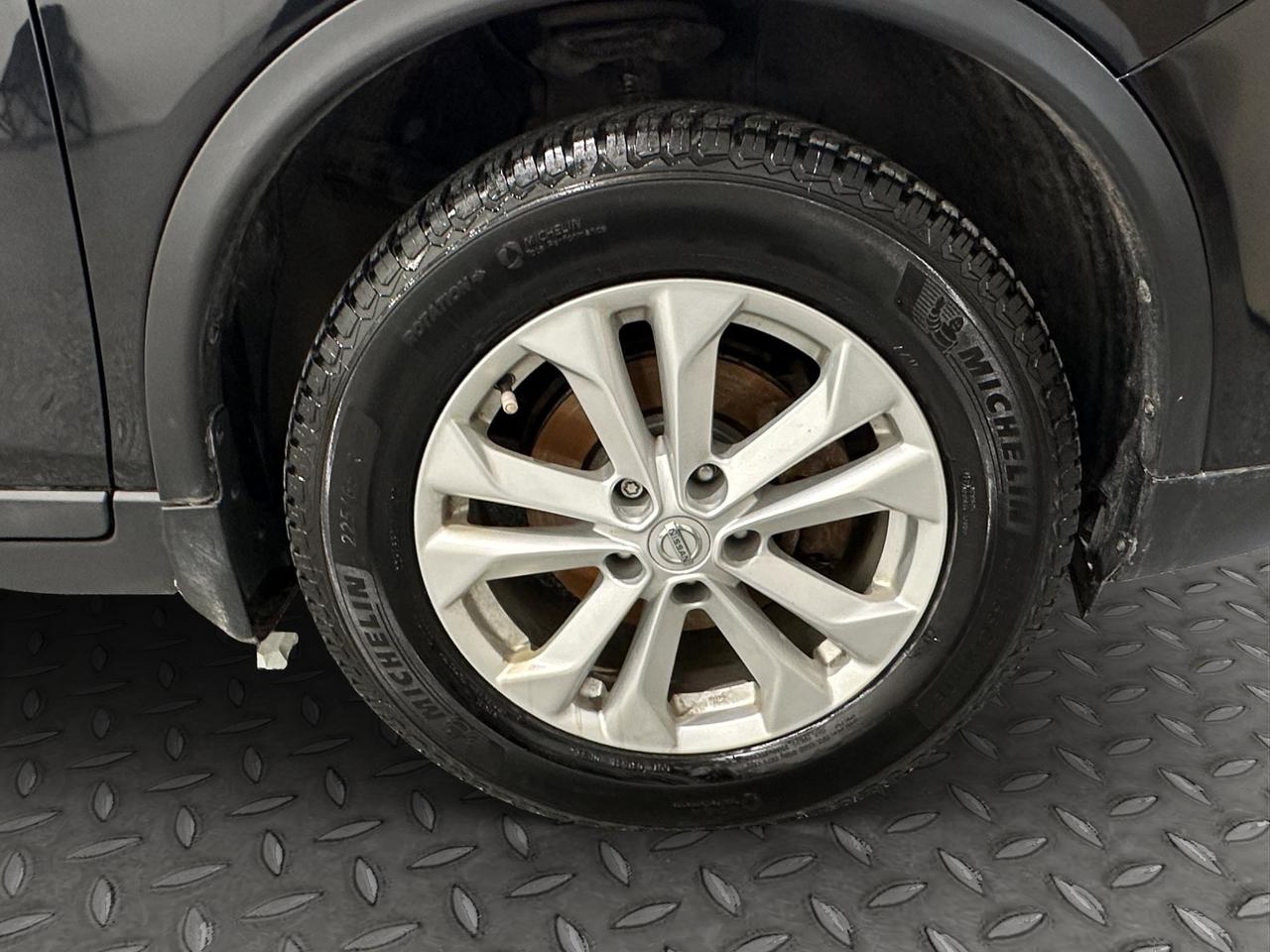 2016 Nissan Rogue SV | Reverse Cam | Heated Seats Photo