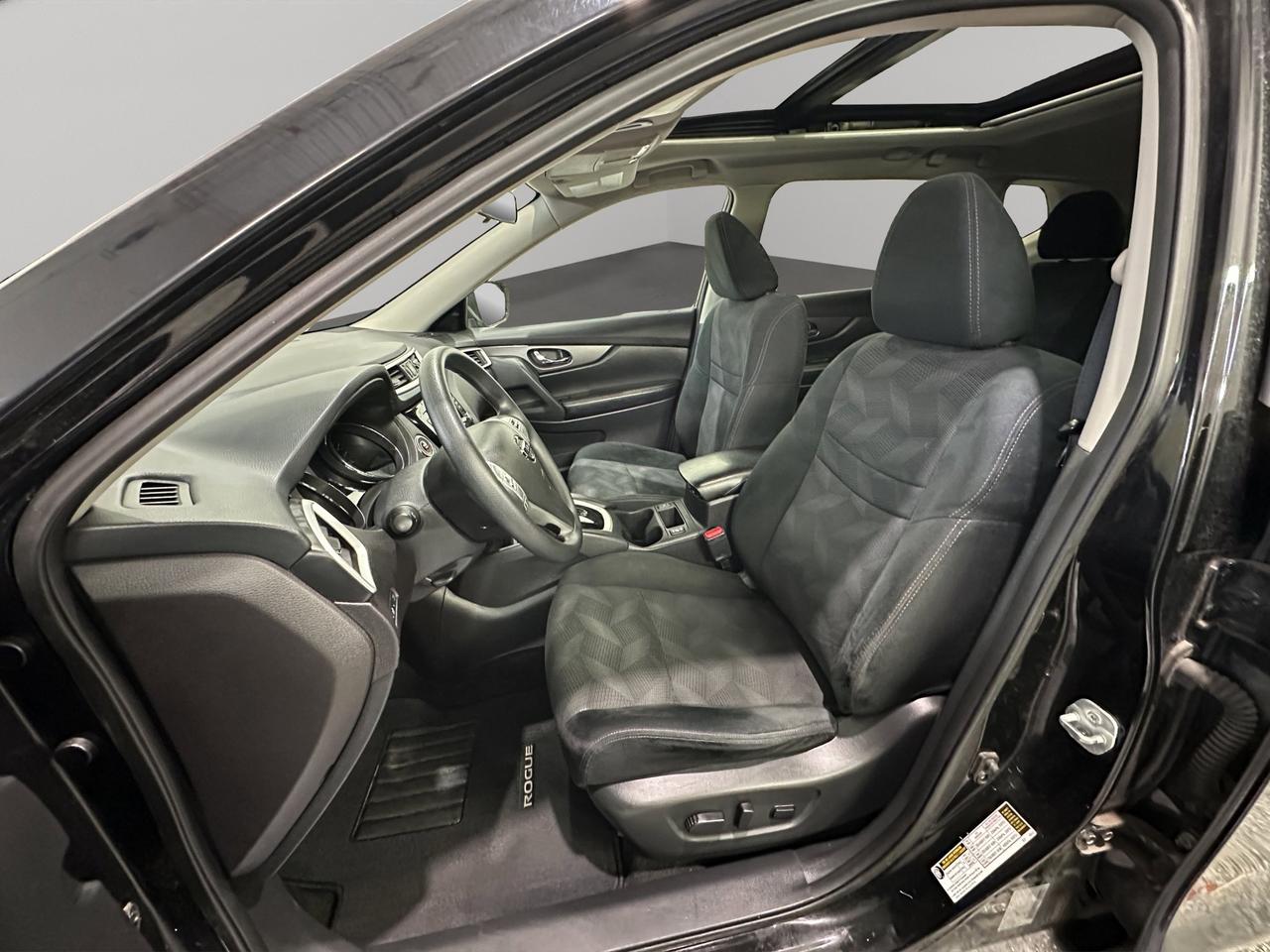 2016 Nissan Rogue SV | Reverse Cam | Heated Seats Photo