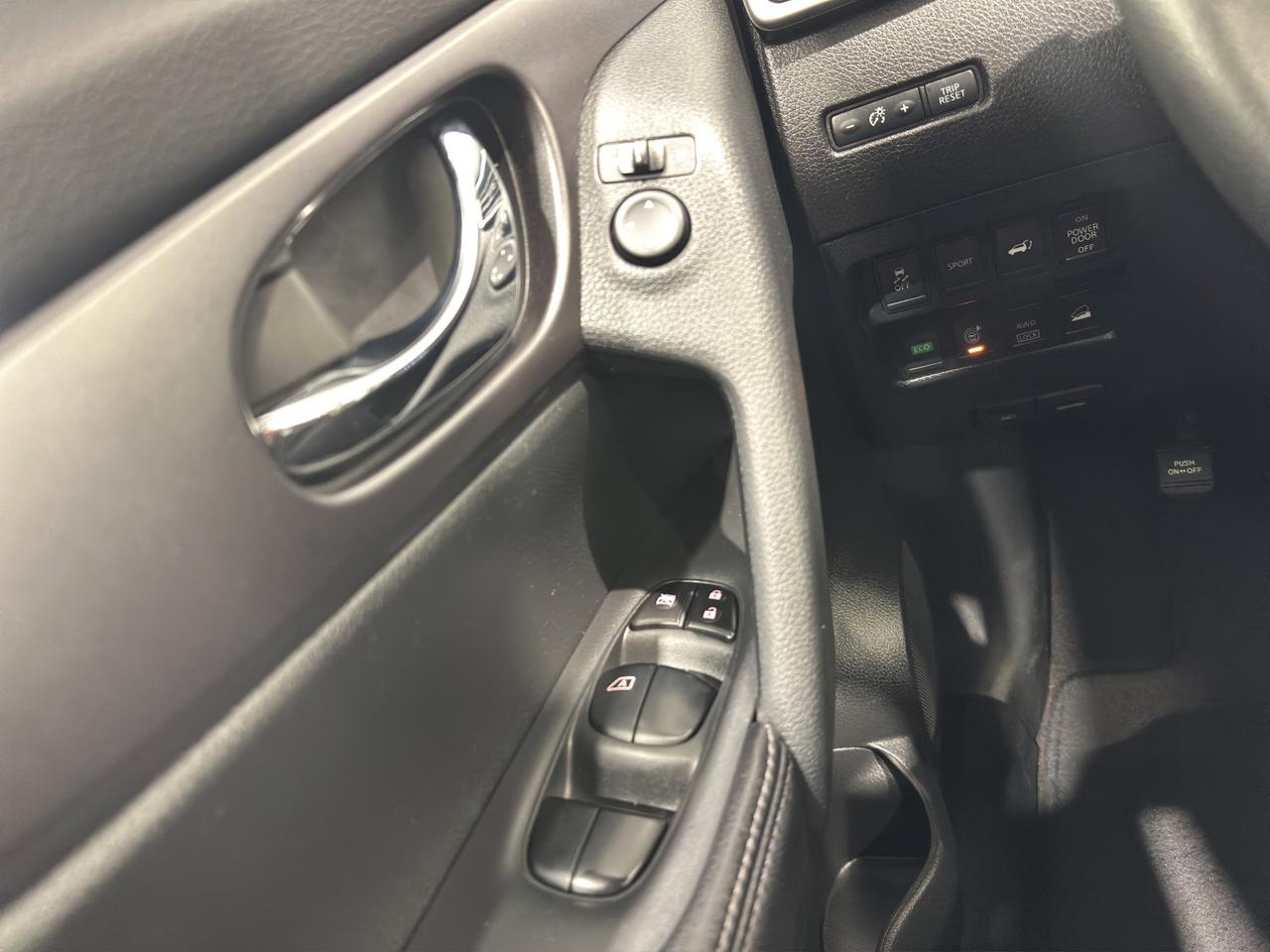 2016 Nissan Rogue SV | Reverse Cam | Heated Seats Photo