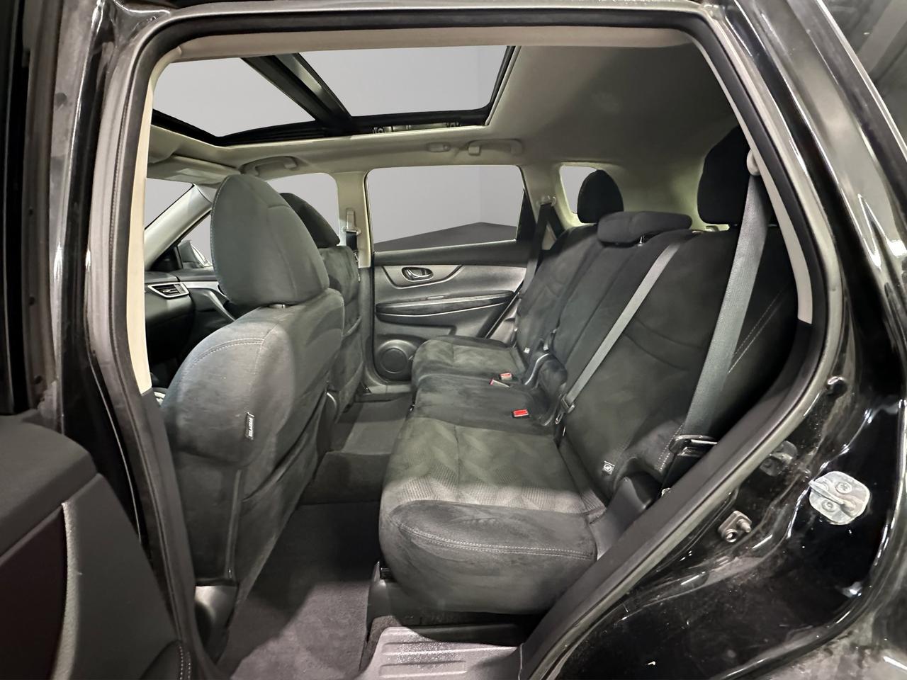 2016 Nissan Rogue SV | Reverse Cam | Heated Seats Photo