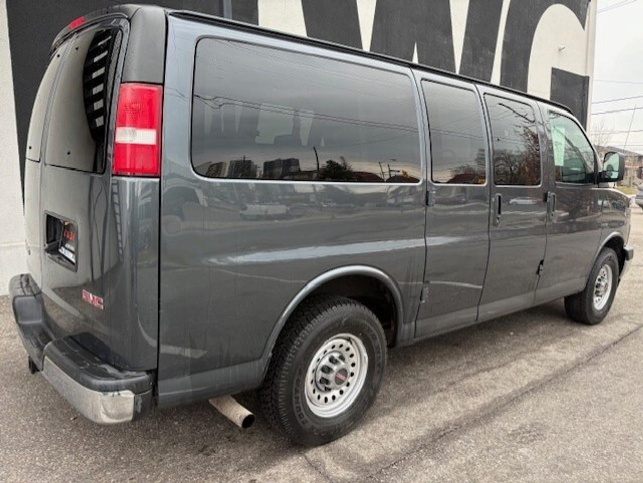 2017 GMC Savana Passenger LT 2500 12 PASSENGER-CAMERA-CERTIFIED-10 TO CHOOSE Photo4