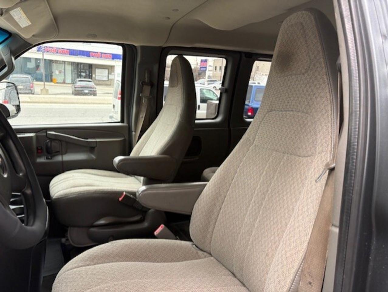 2017 GMC Savana Passenger LT 2500 12 PASSENGER-CAMERA-CERTIFIED-10 TO CHOOSE Photo