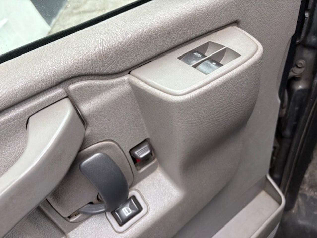 2017 GMC Savana Passenger LT 2500 12 PASSENGER-CAMERA-CERTIFIED-10 TO CHOOSE Photo