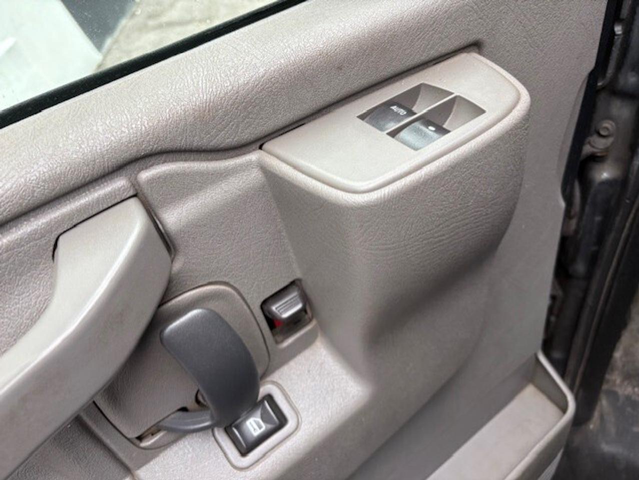 2017 GMC Savana Passenger LT 2500 12 PASSENGER-CAMERA-CERTIFIED-10 TO CHOOSE Photo