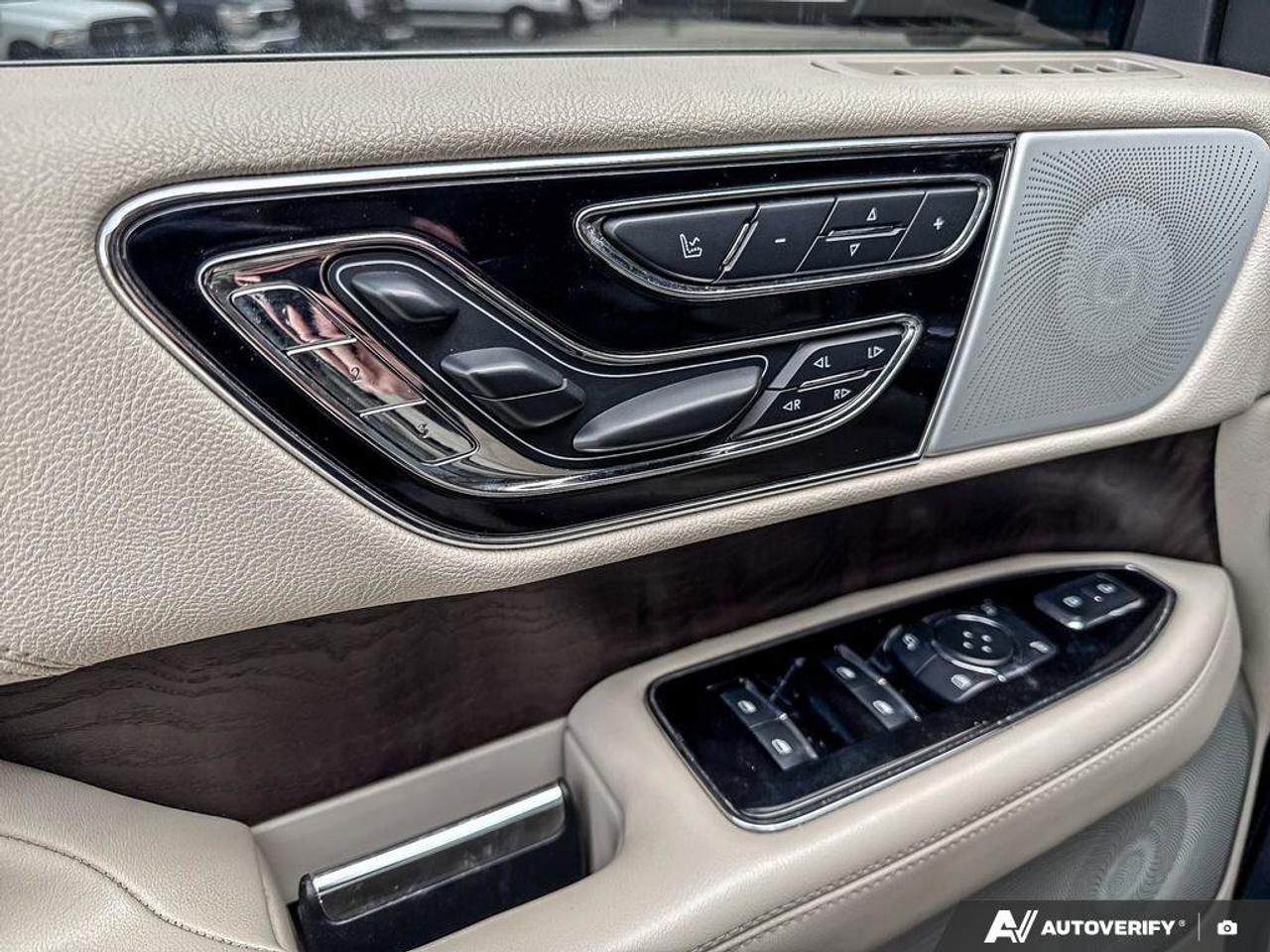 2020 Lincoln Navigator Reserve   MOONROOF   LEATHER   NAV Photo