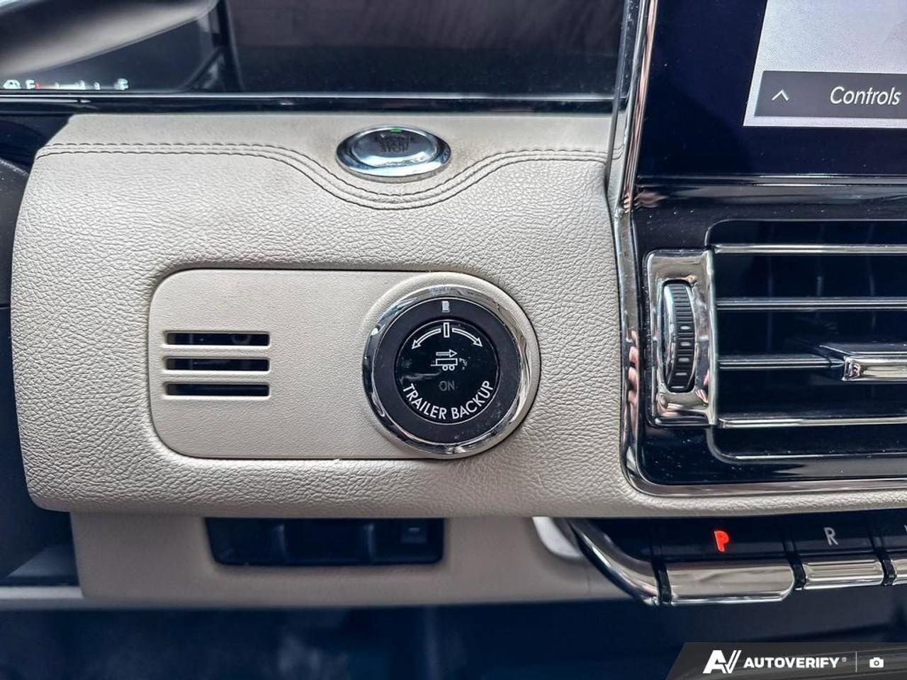 2020 Lincoln Navigator Reserve   MOONROOF   LEATHER   NAV Photo