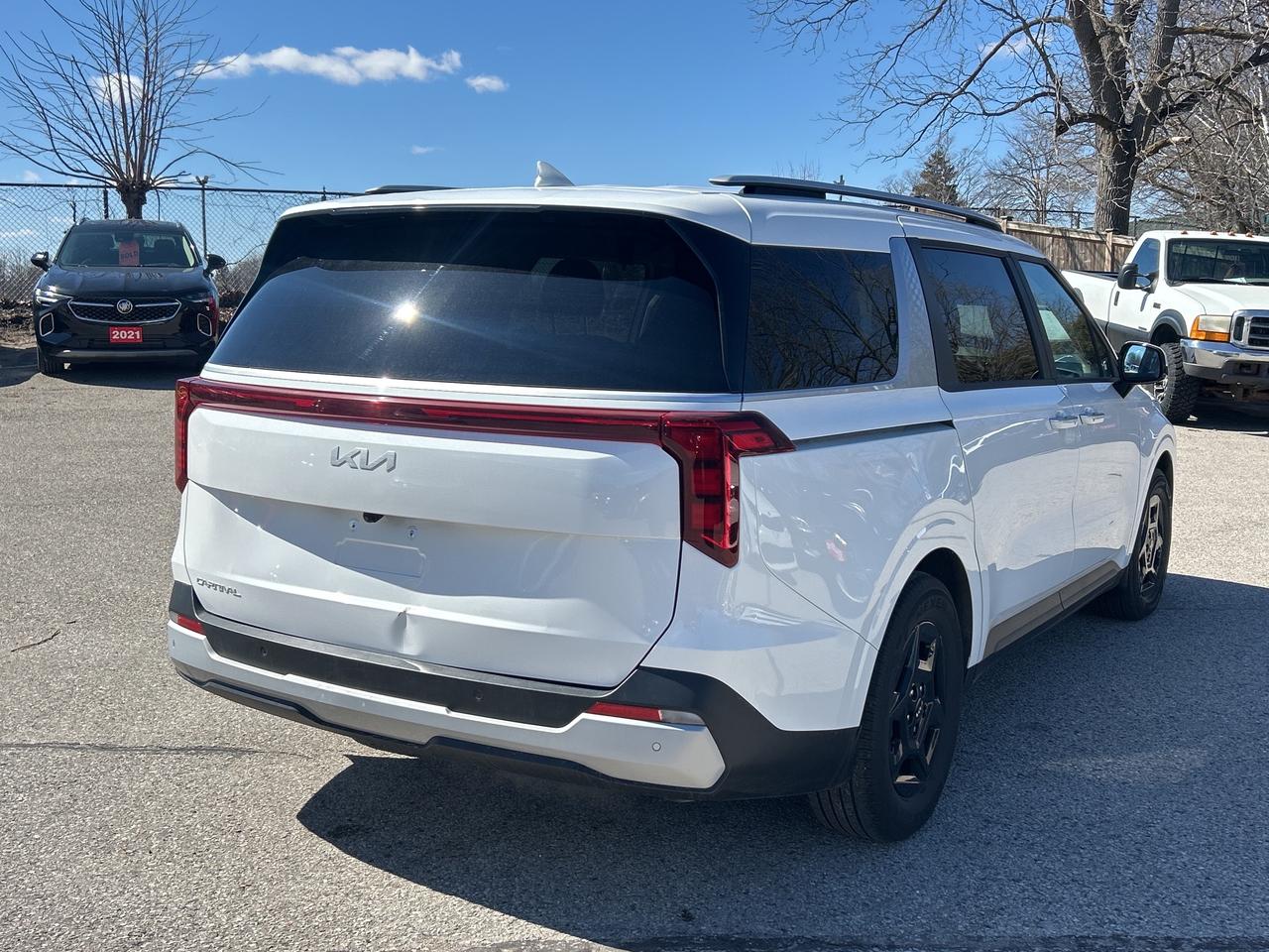 2025 Kia Carnival LX, REMOTE START, CLEAN CARFAX, 8 PASSENGER! Photo