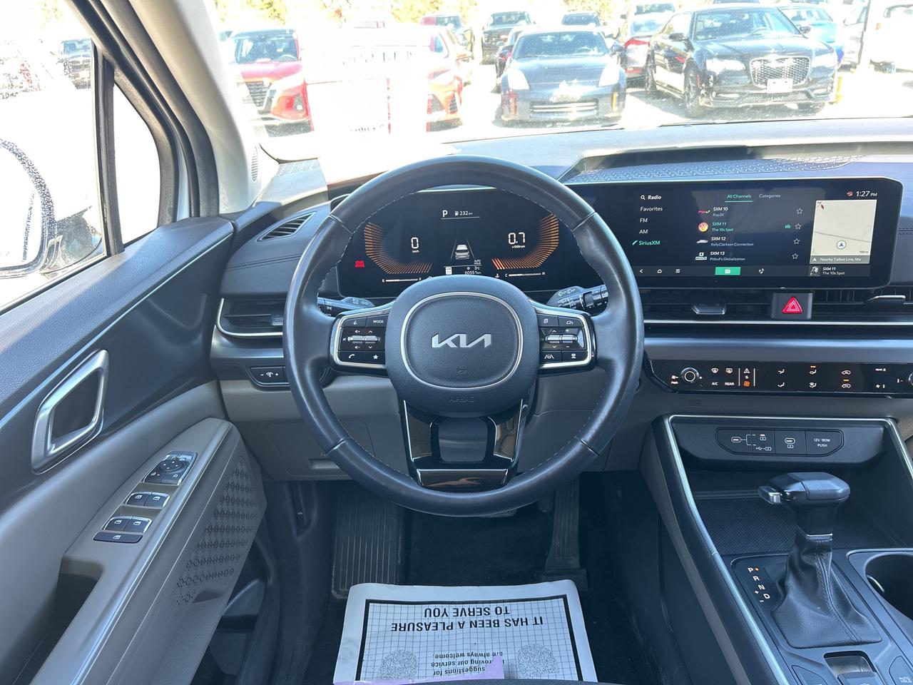 2025 Kia Carnival LX, REMOTE START, CLEAN CARFAX, 8 PASSENGER! Photo