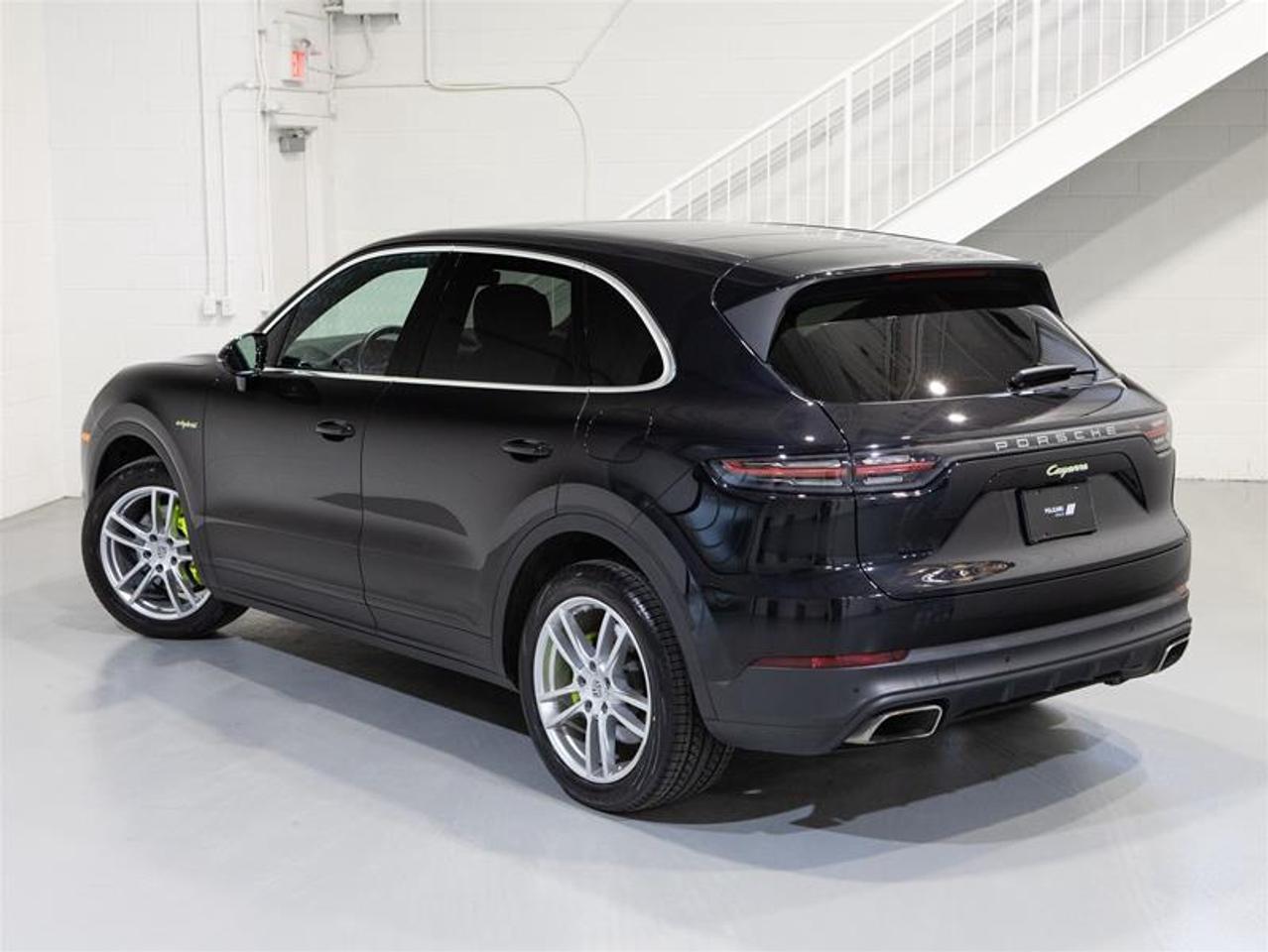 2022 Porsche Cayenne E-Hybrid Photo