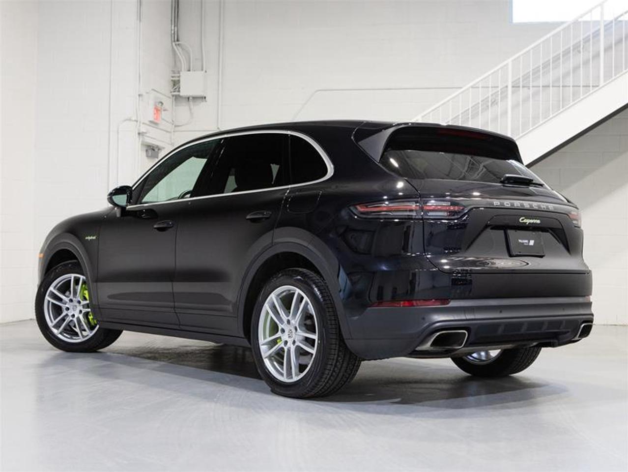 2022 Porsche Cayenne E-Hybrid Photo