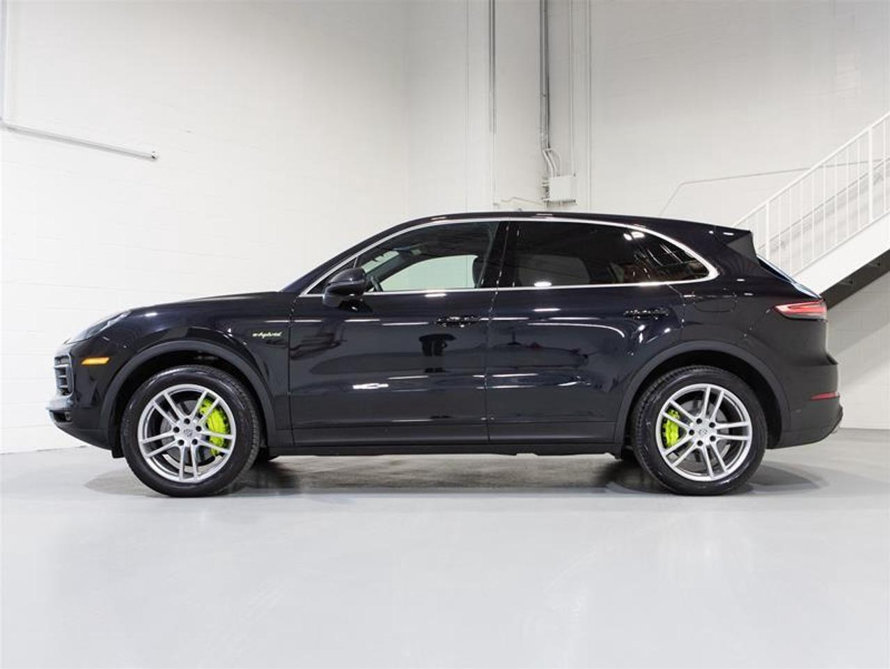 2022 Porsche Cayenne E-Hybrid Photo