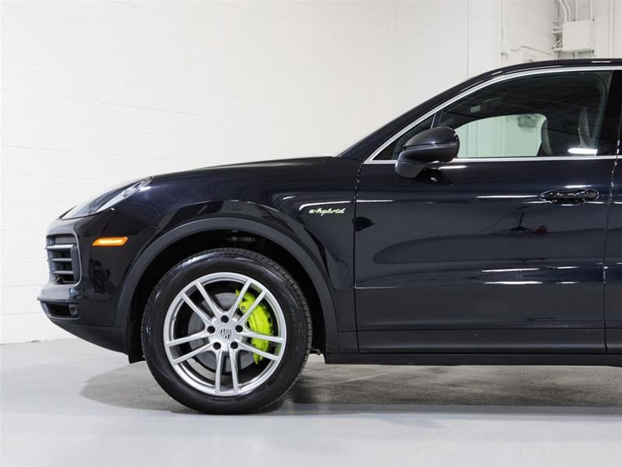 2022 Porsche Cayenne E-Hybrid Photo