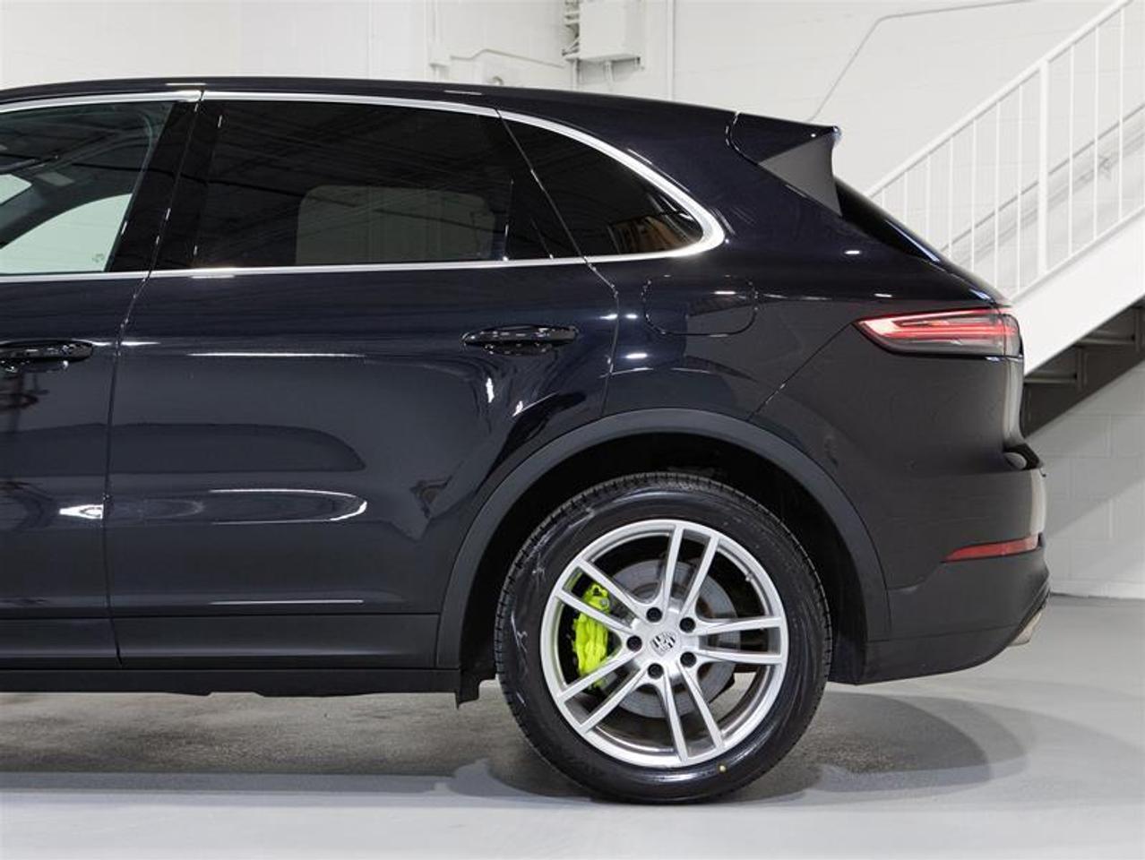 2022 Porsche Cayenne E-Hybrid Photo