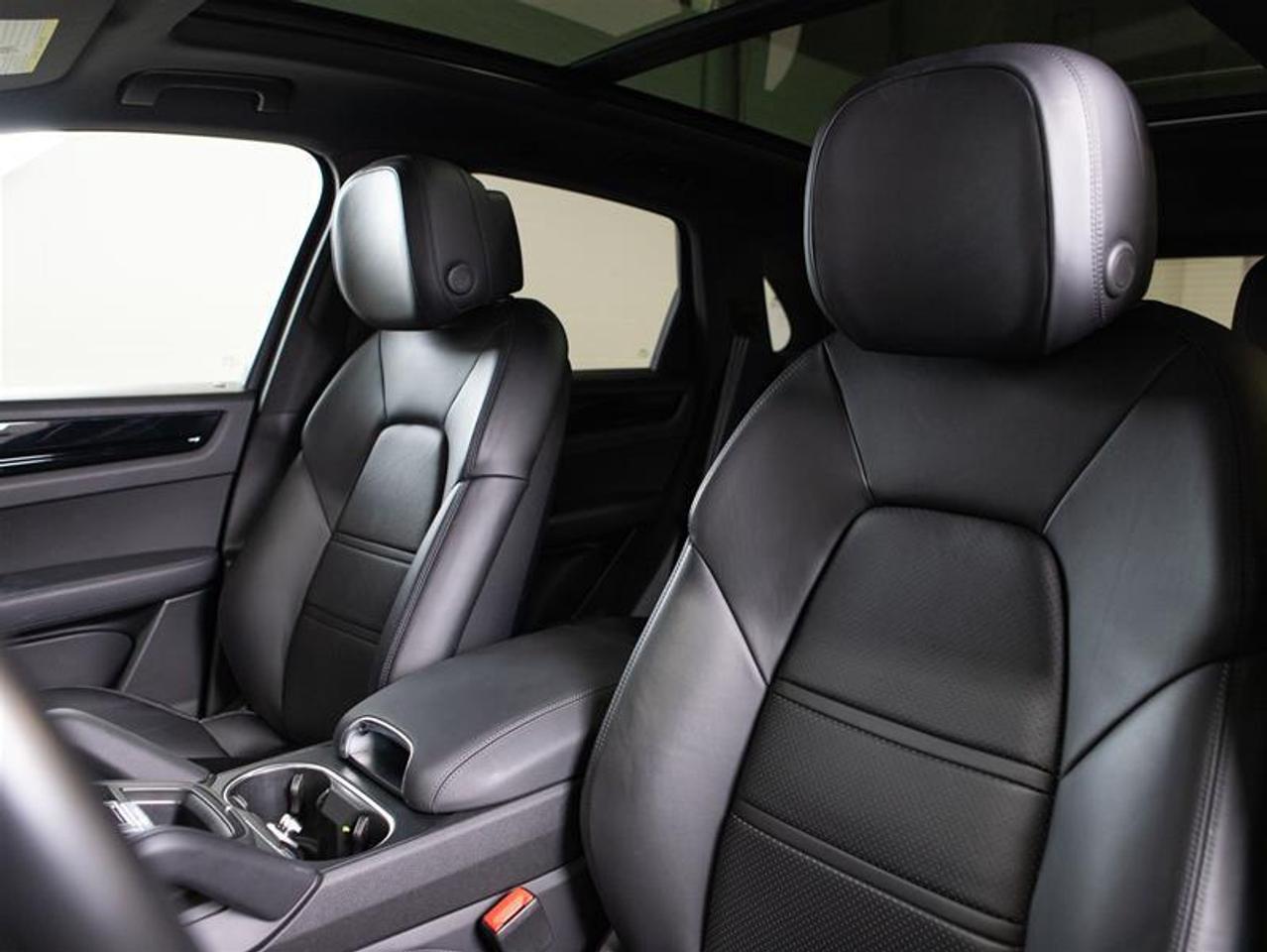 2022 Porsche Cayenne E-Hybrid Photo