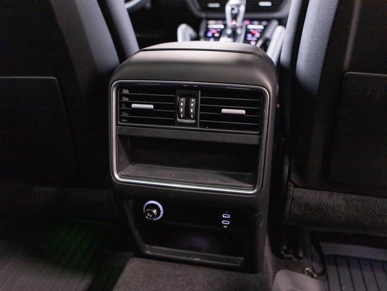 2022 Porsche Cayenne E-Hybrid Photo