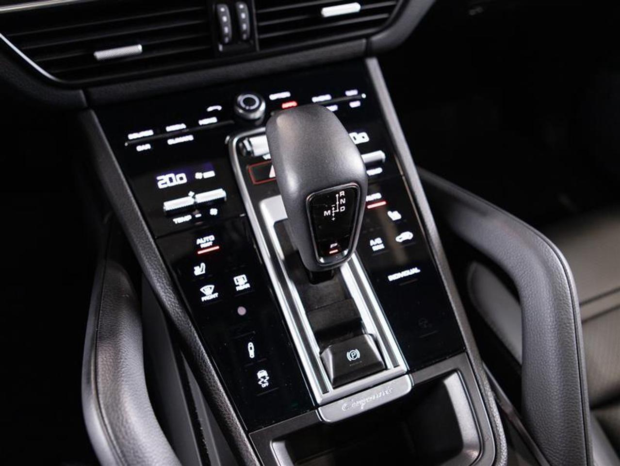 2022 Porsche Cayenne E-Hybrid Photo