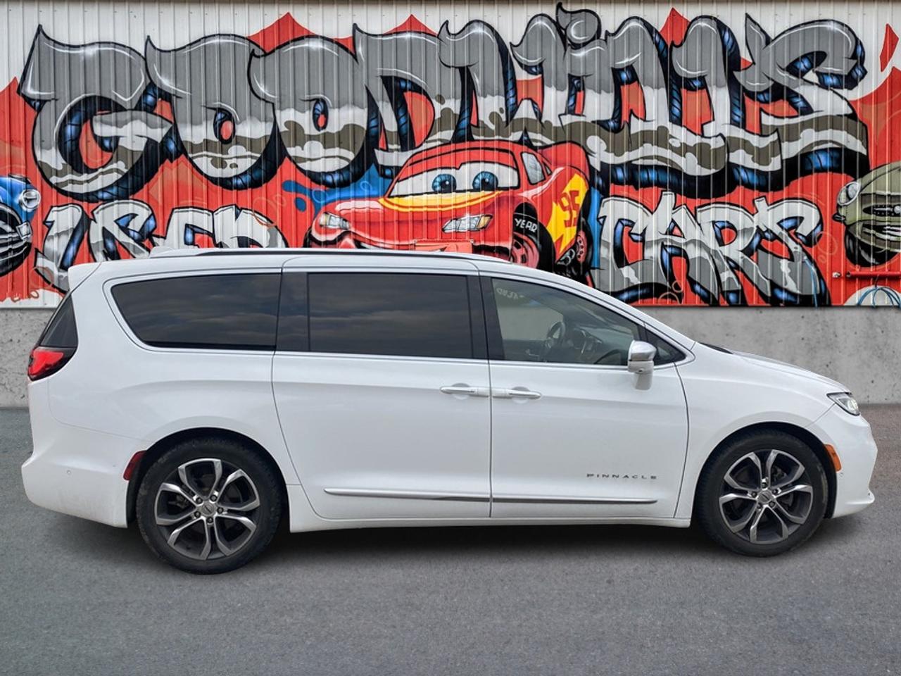 2022 Chrysler Pacifica PINNACLE, 7 PASS, CLEAN CARFAX, REMOTE START! Photo0