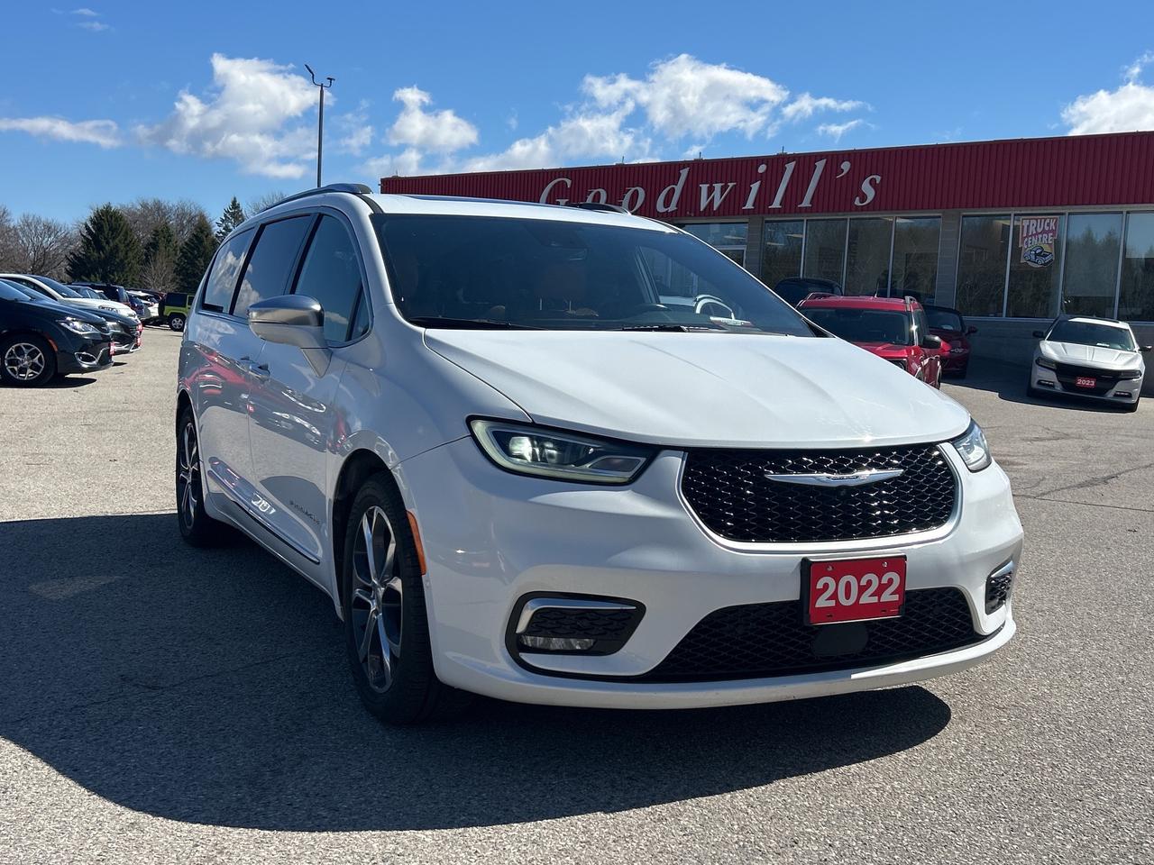 2022 Chrysler Pacifica PINNACLE, 7 PASS, CLEAN CARFAX, REMOTE START! Photo