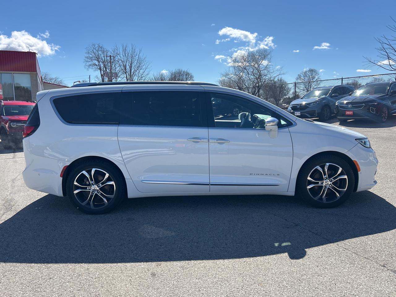 2022 Chrysler Pacifica PINNACLE, 7 PASS, CLEAN CARFAX, REMOTE START! Photo