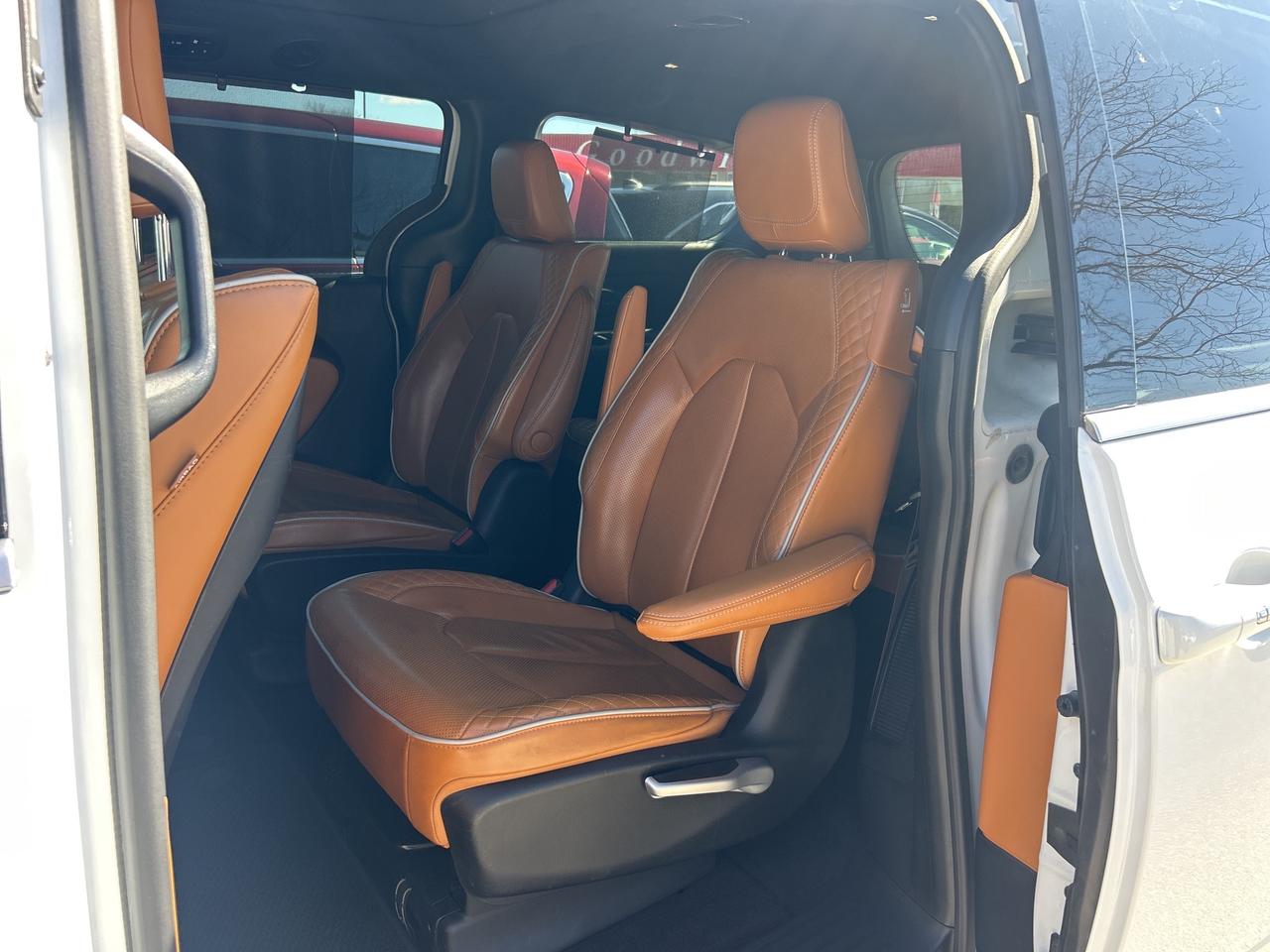 2022 Chrysler Pacifica PINNACLE, 7 PASS, CLEAN CARFAX, REMOTE START! Photo