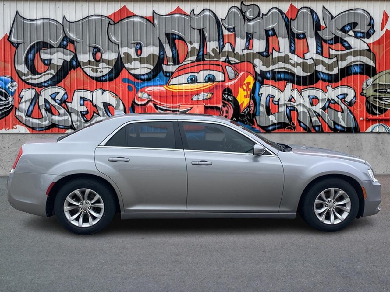 2018 Chrysler 300 TOURING, HEATED LEATHER, 3.6L, REMOTE START! Photo