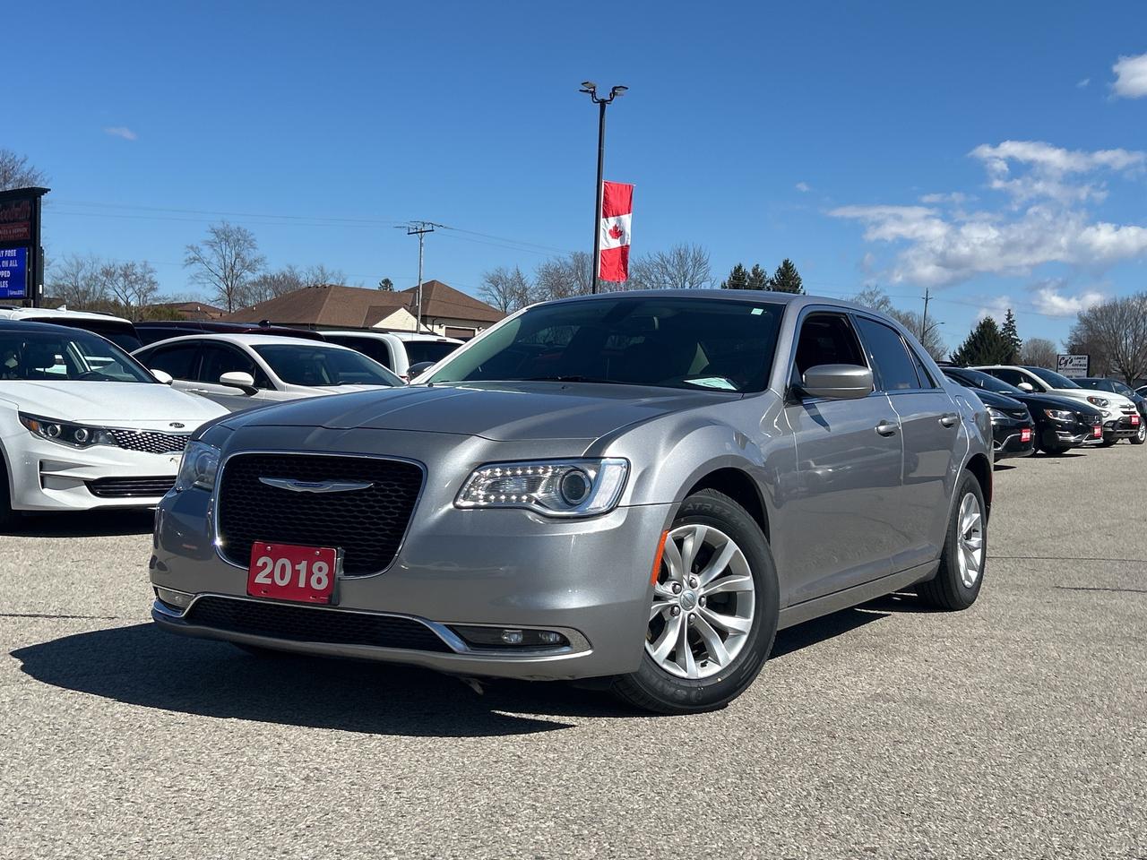 2018 Chrysler 300 TOURING, HEATED LEATHER, 3.6L, REMOTE START! Photo
