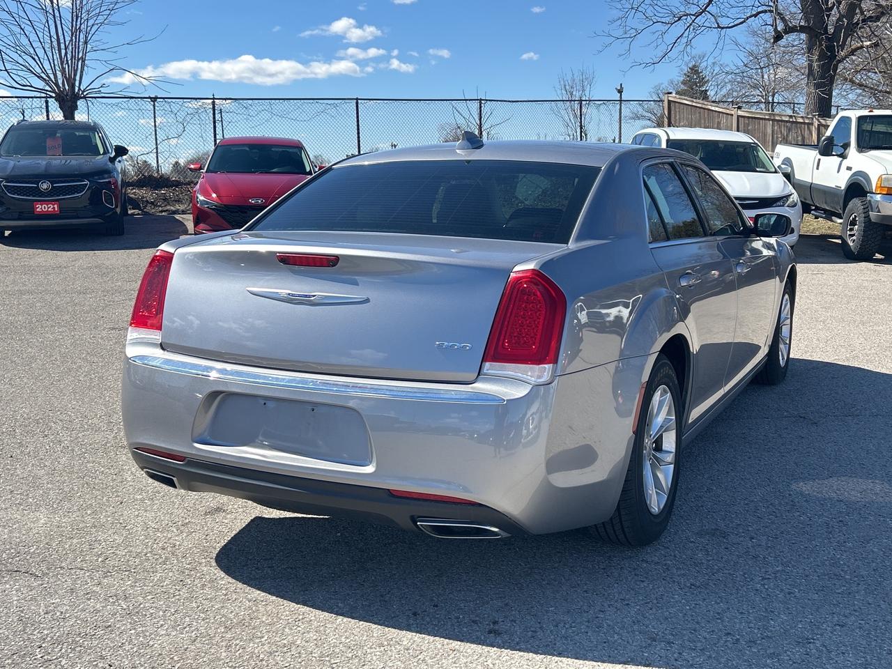 2018 Chrysler 300 TOURING, HEATED LEATHER, 3.6L, REMOTE START! Photo4