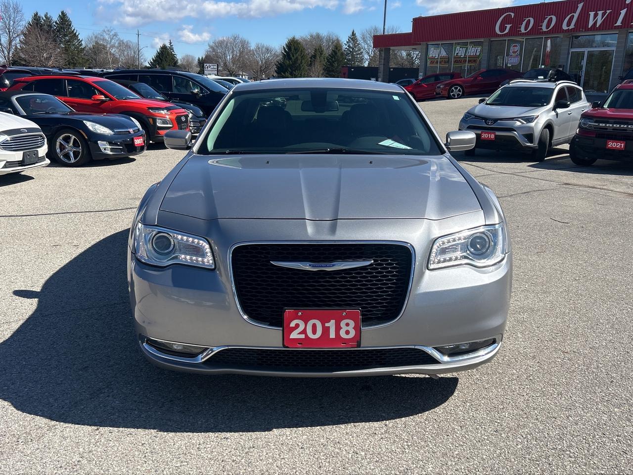 2018 Chrysler 300 TOURING, HEATED LEATHER, 3.6L, REMOTE START! Photo