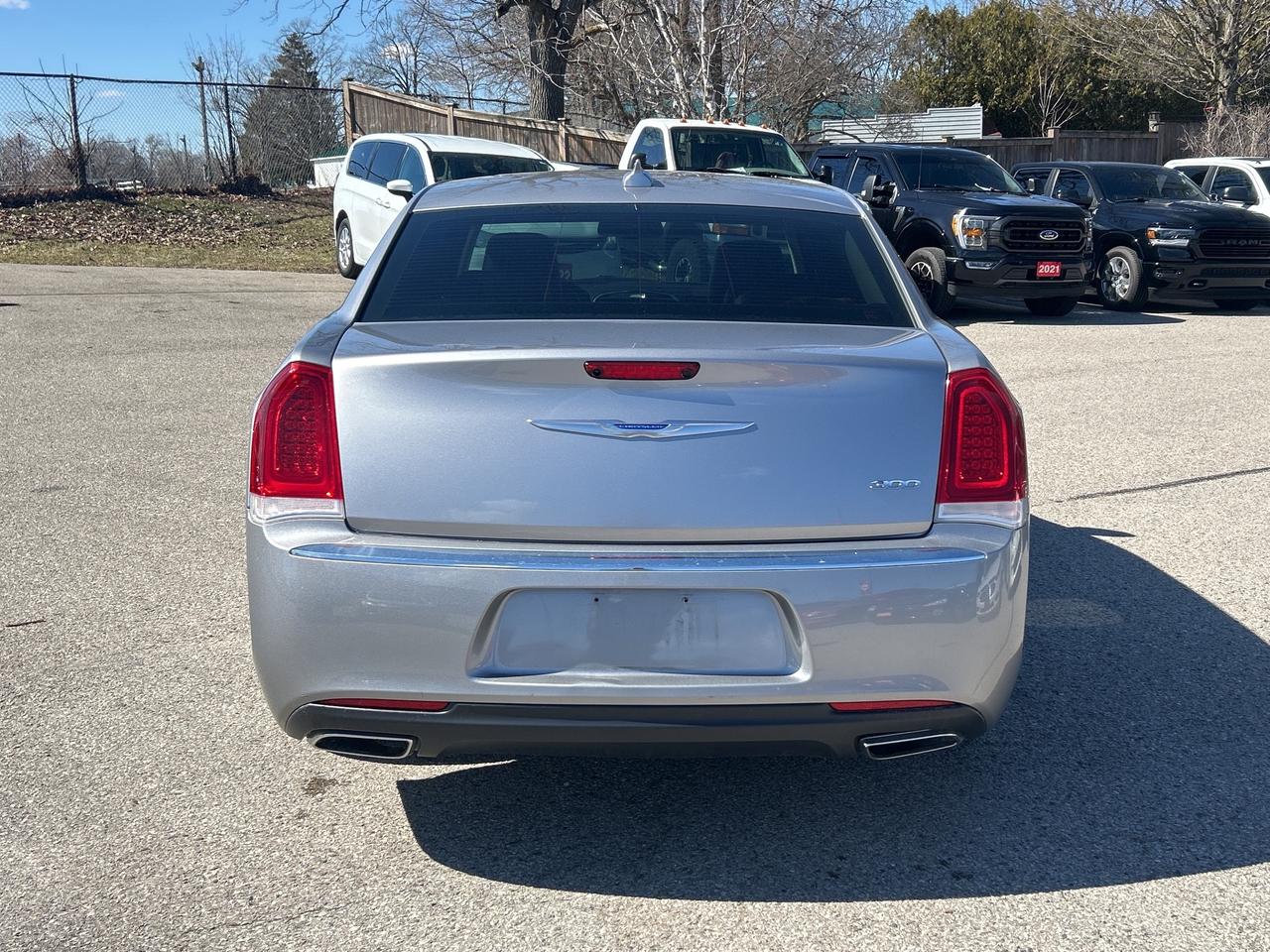 2018 Chrysler 300 TOURING, HEATED LEATHER, 3.6L, REMOTE START! Photo