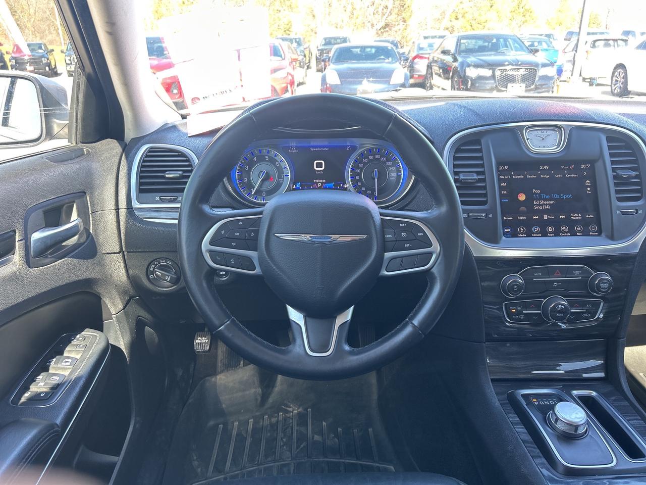 2018 Chrysler 300 TOURING, HEATED LEATHER, 3.6L, REMOTE START! Photo