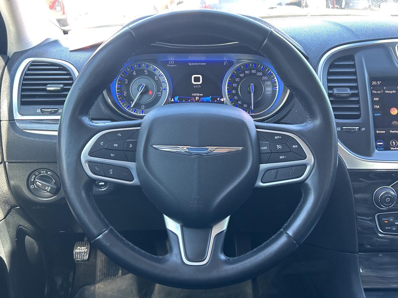 2018 Chrysler 300 TOURING, HEATED LEATHER, 3.6L, REMOTE START! Photo