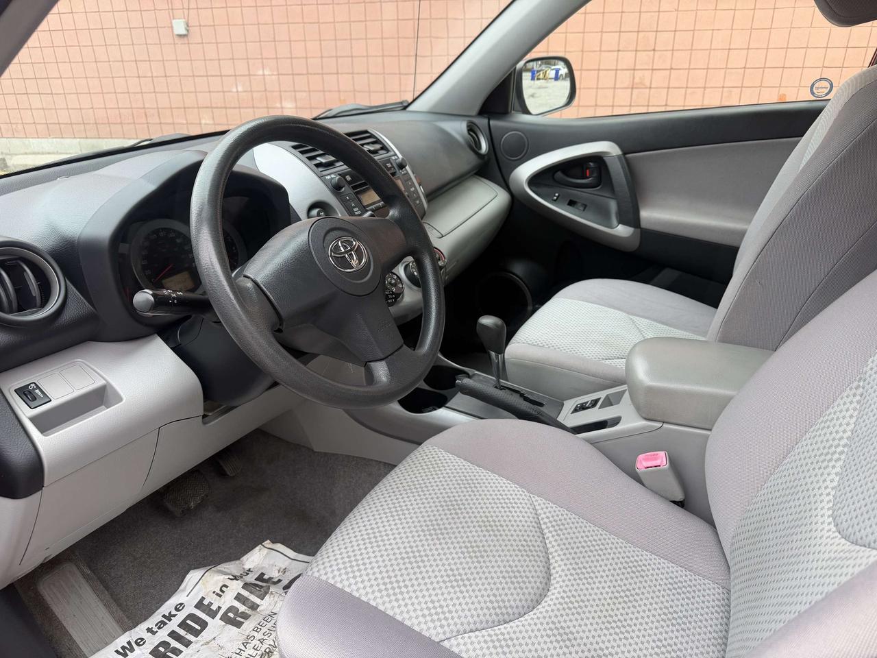 2008 Toyota RAV4 4X4 !! AUTOMATIC !! 175444 KMS !!!!!! ONE OWNER !! Photo