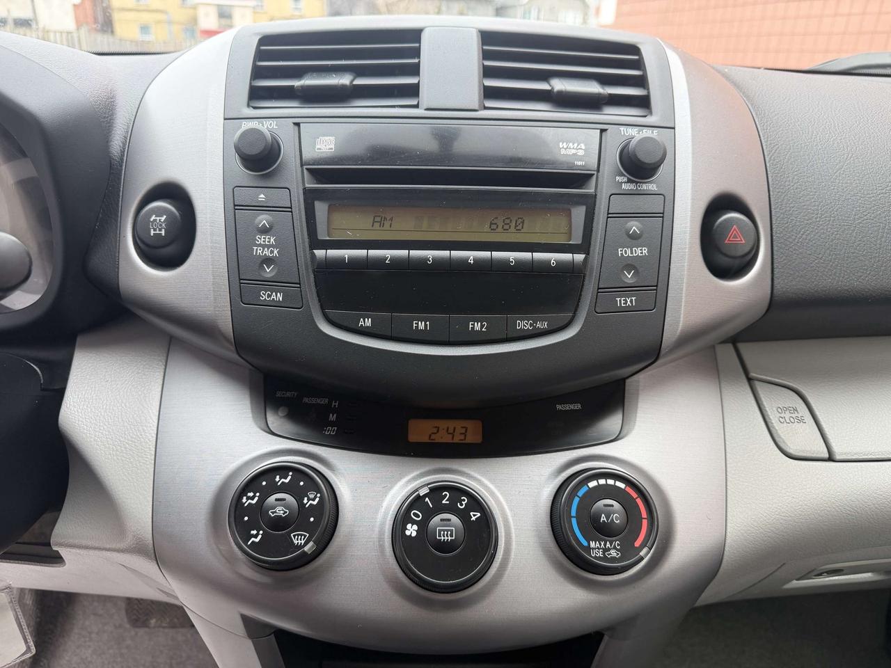 2008 Toyota RAV4 4X4 !! AUTOMATIC !! 175444 KMS !!!!!! ONE OWNER !! Photo