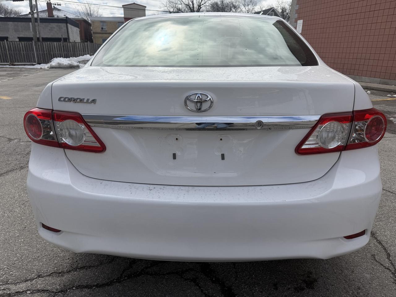 2012 Toyota Corolla 4dr Auto CE/ YES ONLY 67180 KMS !! COMES CERTIFIED Photo3
