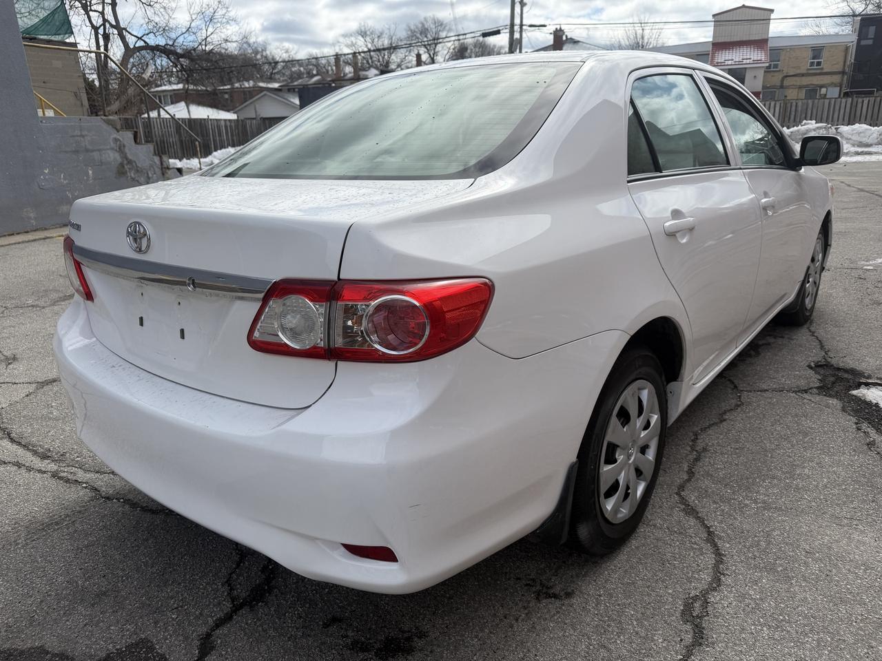 2012 Toyota Corolla 4dr Auto CE/ YES ONLY 67180 KMS !! COMES CERTIFIED Photo