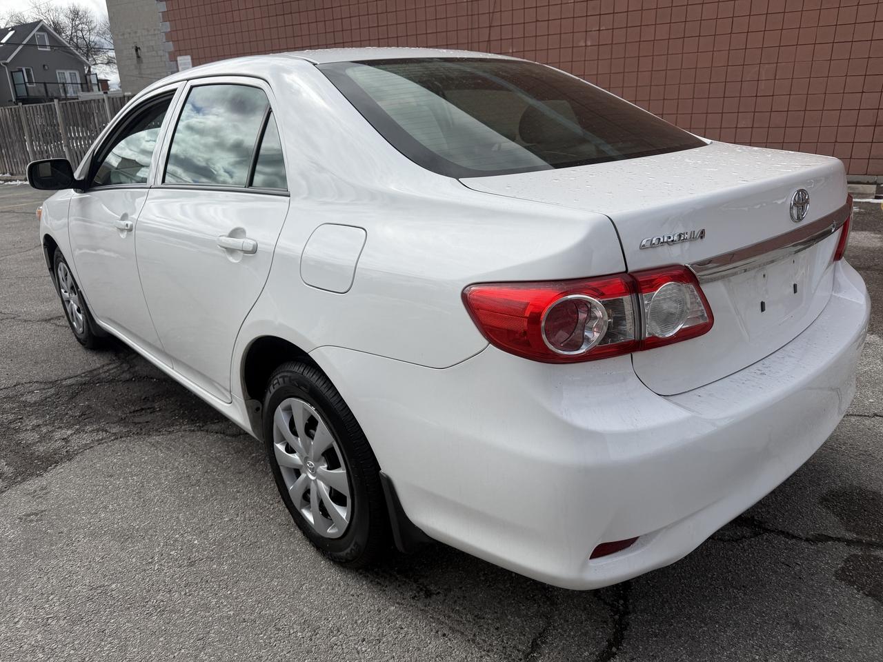 2012 Toyota Corolla 4dr Auto CE/ YES ONLY 67180 KMS !! COMES CERTIFIED Photo