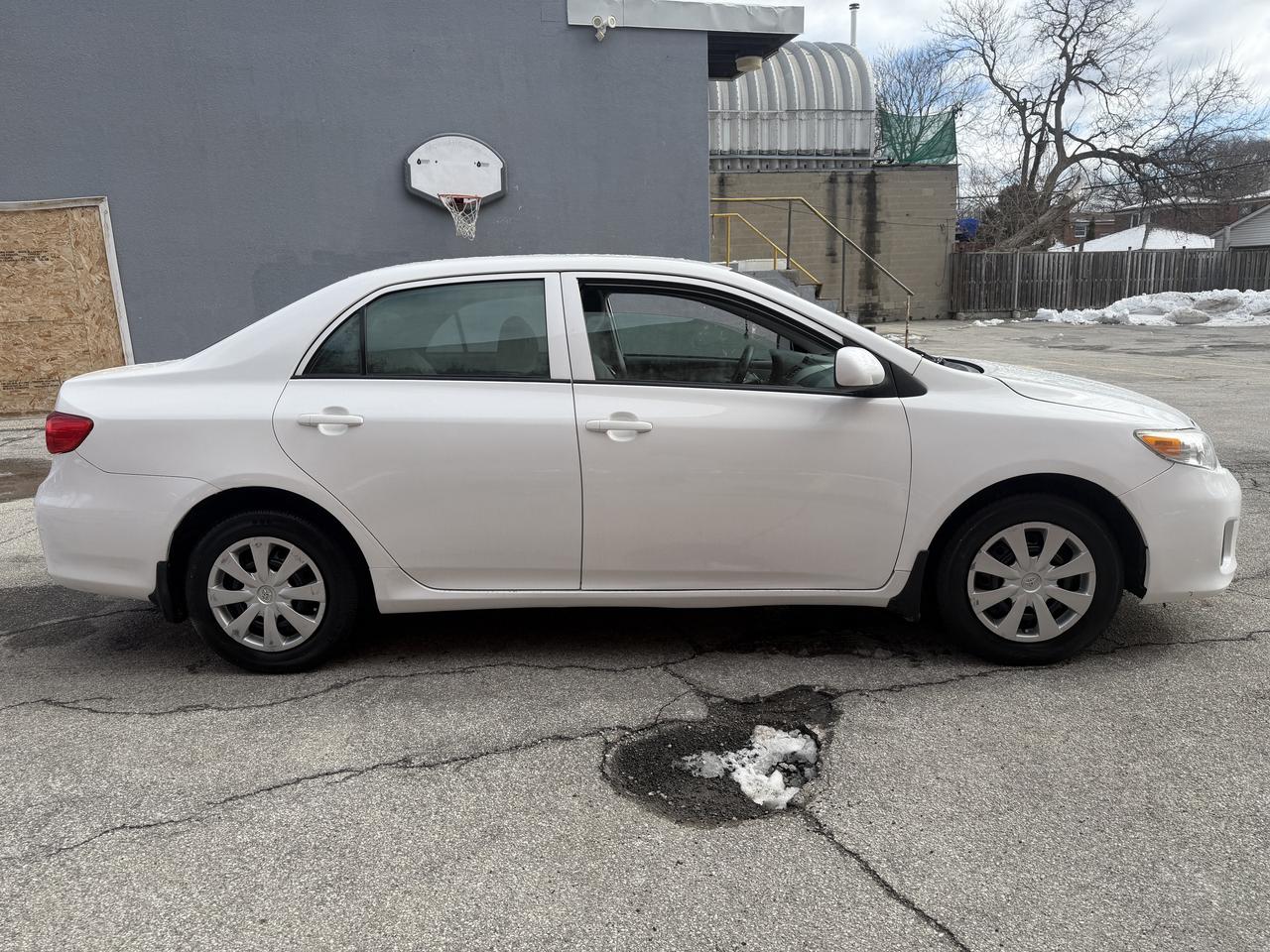 2012 Toyota Corolla 4dr Auto CE/ YES ONLY 67180 KMS !! COMES CERTIFIED Photo