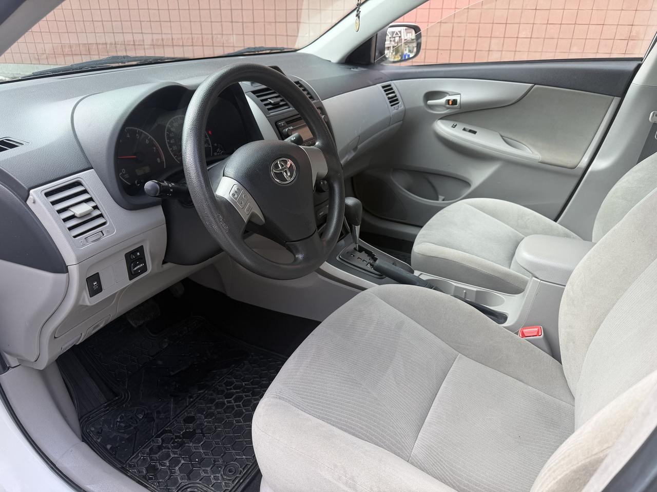 2012 Toyota Corolla 4dr Auto CE/ YES ONLY 67180 KMS !! COMES CERTIFIED Photo