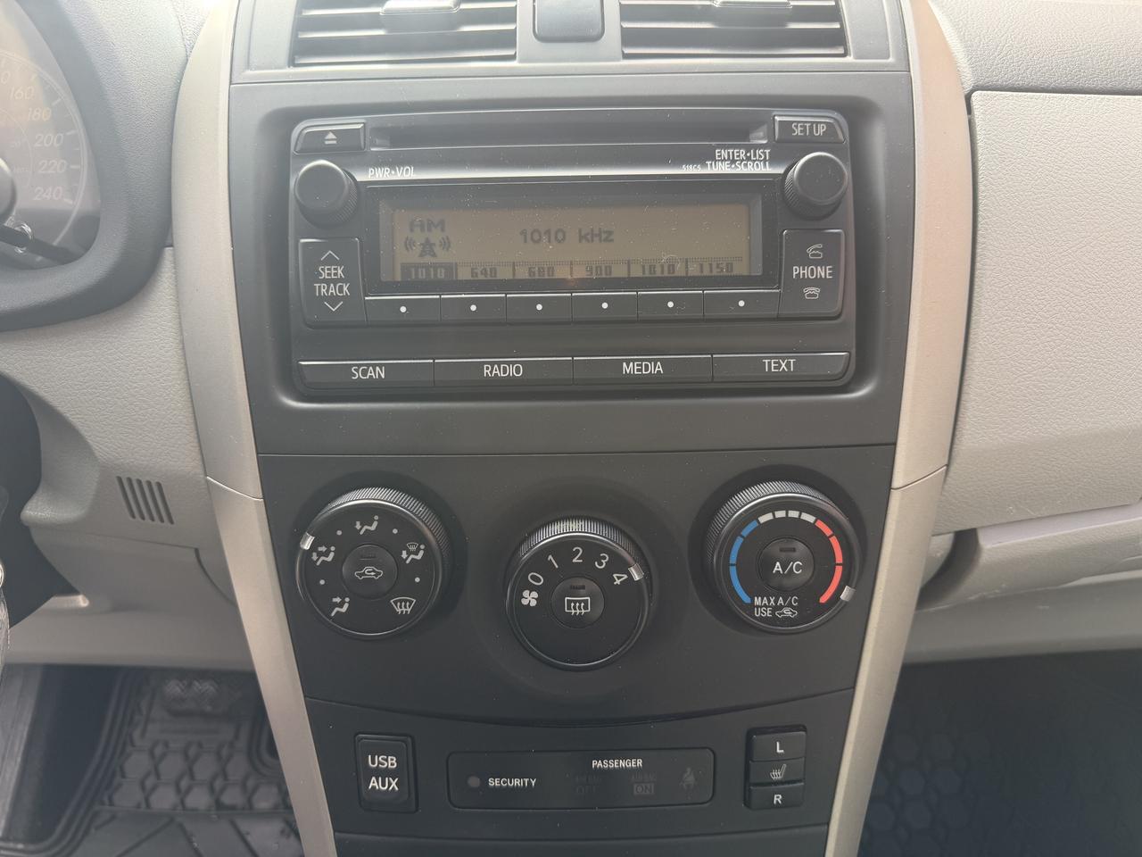 2012 Toyota Corolla 4dr Auto CE/ YES ONLY 67180 KMS !! COMES CERTIFIED Photo