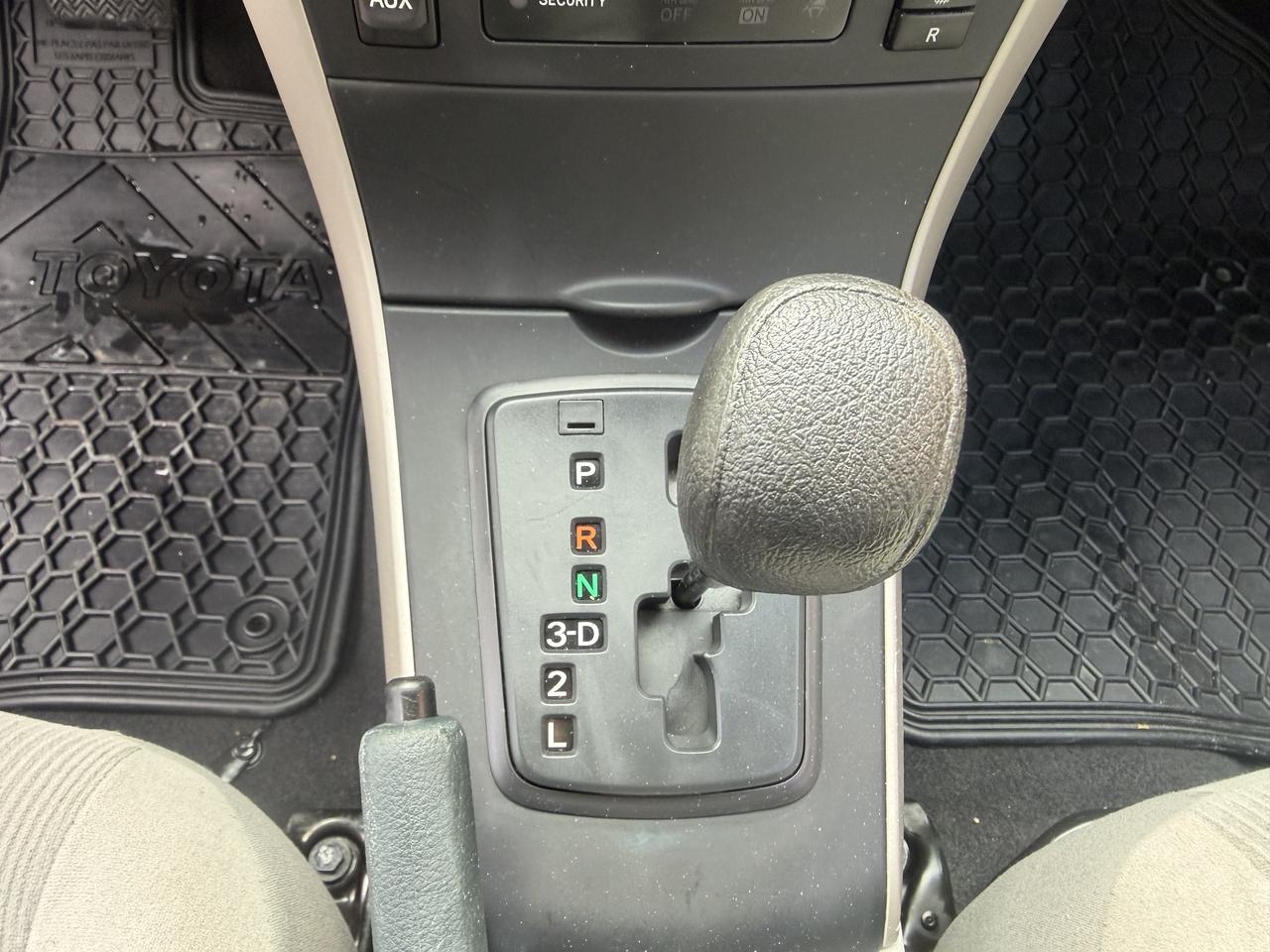 2012 Toyota Corolla 4dr Auto CE/ YES ONLY 67180 KMS !! COMES CERTIFIED Photo