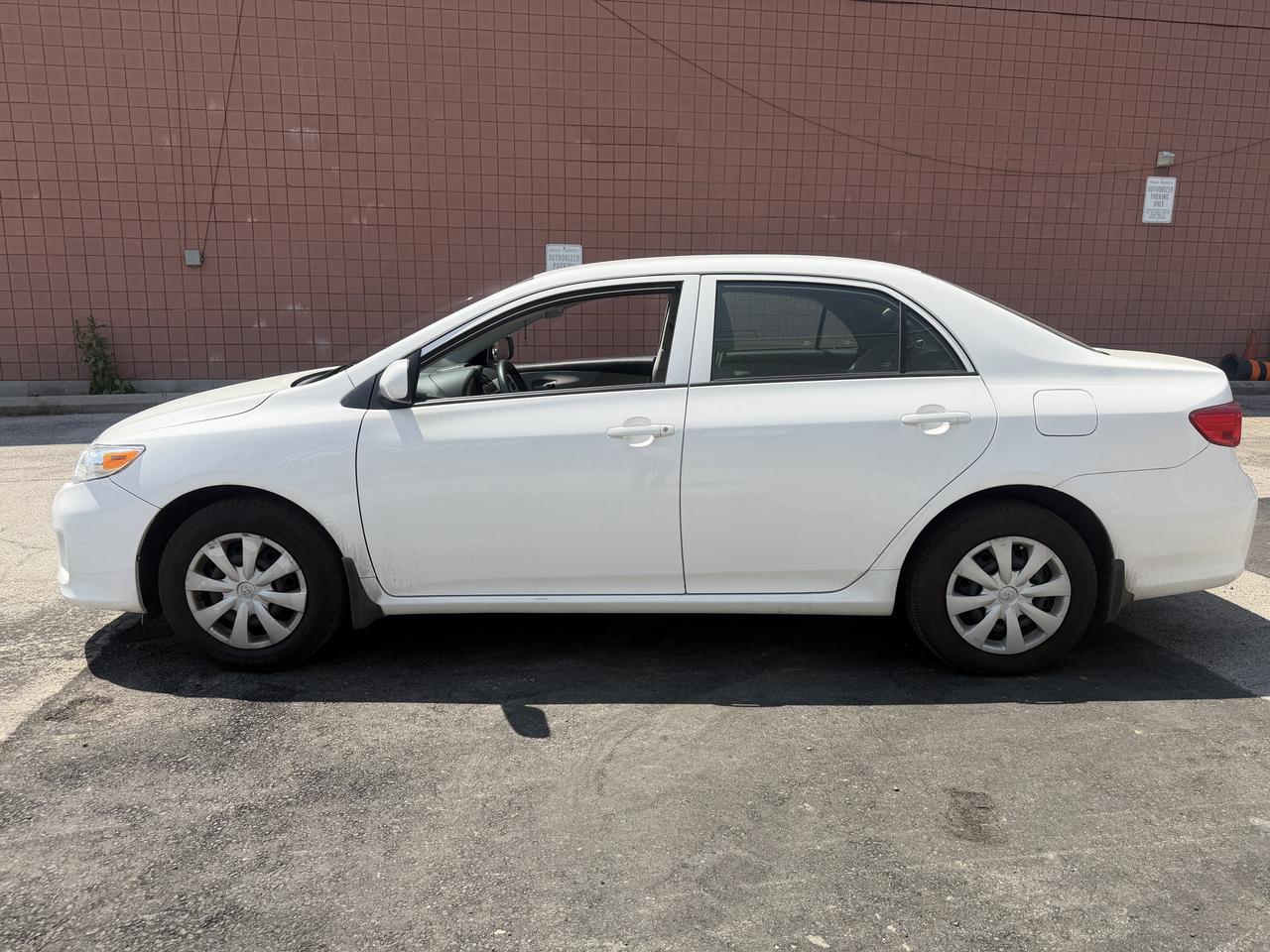 2012 Toyota Corolla 4dr Auto CE/ YES ONLY 67180 KMS !! COMES CERTIFIED Photo