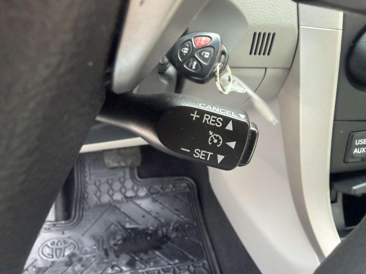 2012 Toyota Corolla 4dr Auto CE/ YES ONLY 67180 KMS !! COMES CERTIFIED Photo
