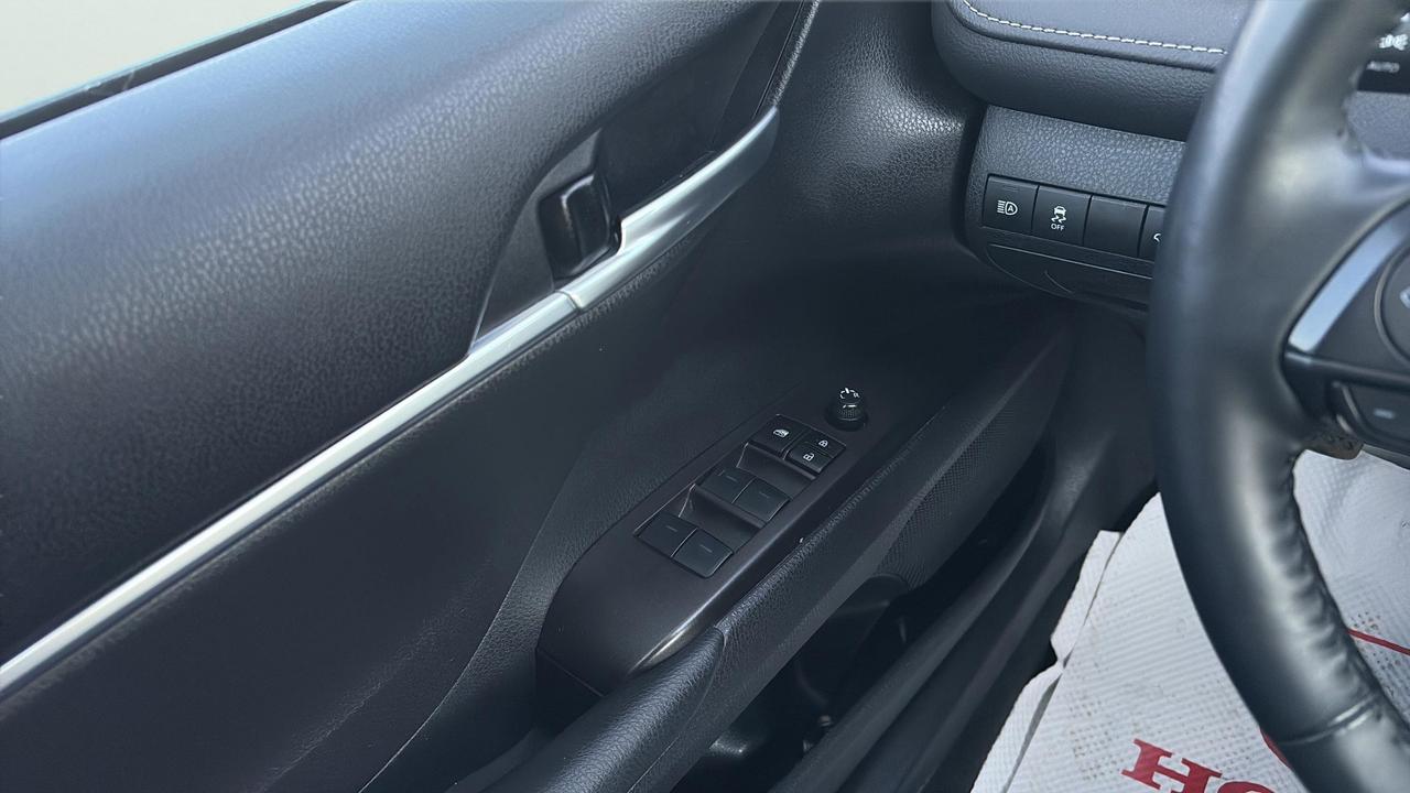 2024 Toyota Camry SE Photo