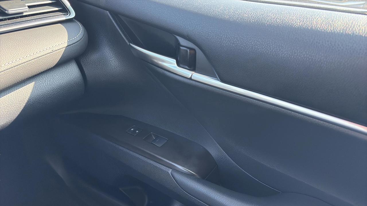 2024 Toyota Camry SE Photo