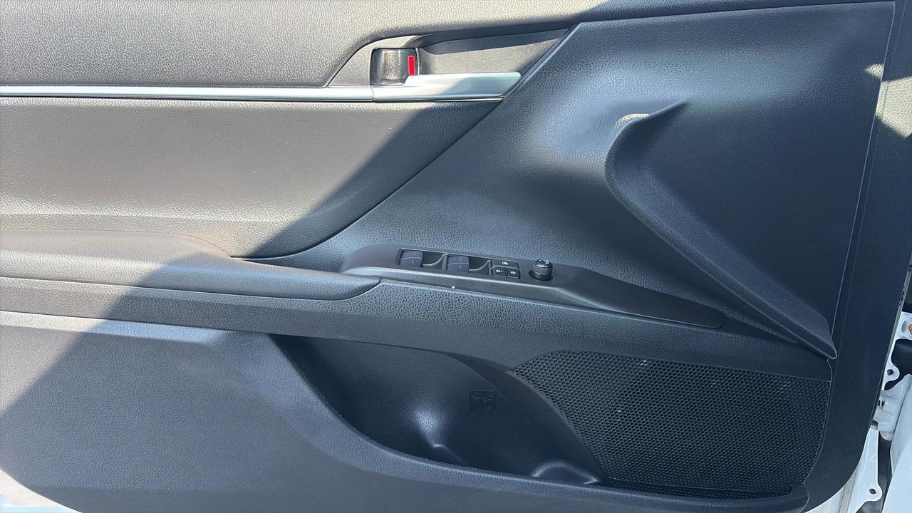2024 Toyota Camry SE Photo