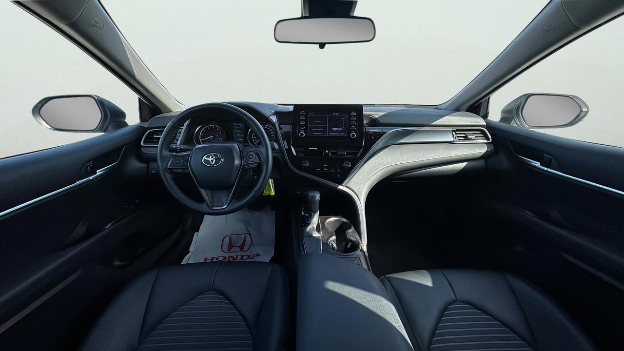 2024 Toyota Camry SE Photo