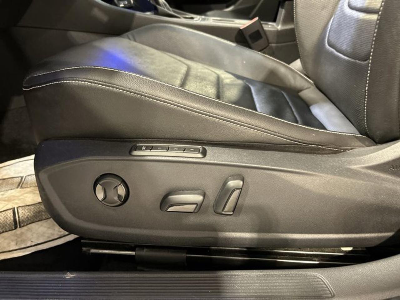 2023 Volkswagen Jetta Highline | Ventilated Seats | Leather Seats | One owner Photo