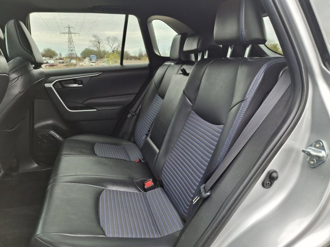 2021 Toyota RAV4 Hybrid XSE AWD | Sunroof | Leather | Radar Cruise | Heated Wheel + Seats | Power Seat | and More ! Photo